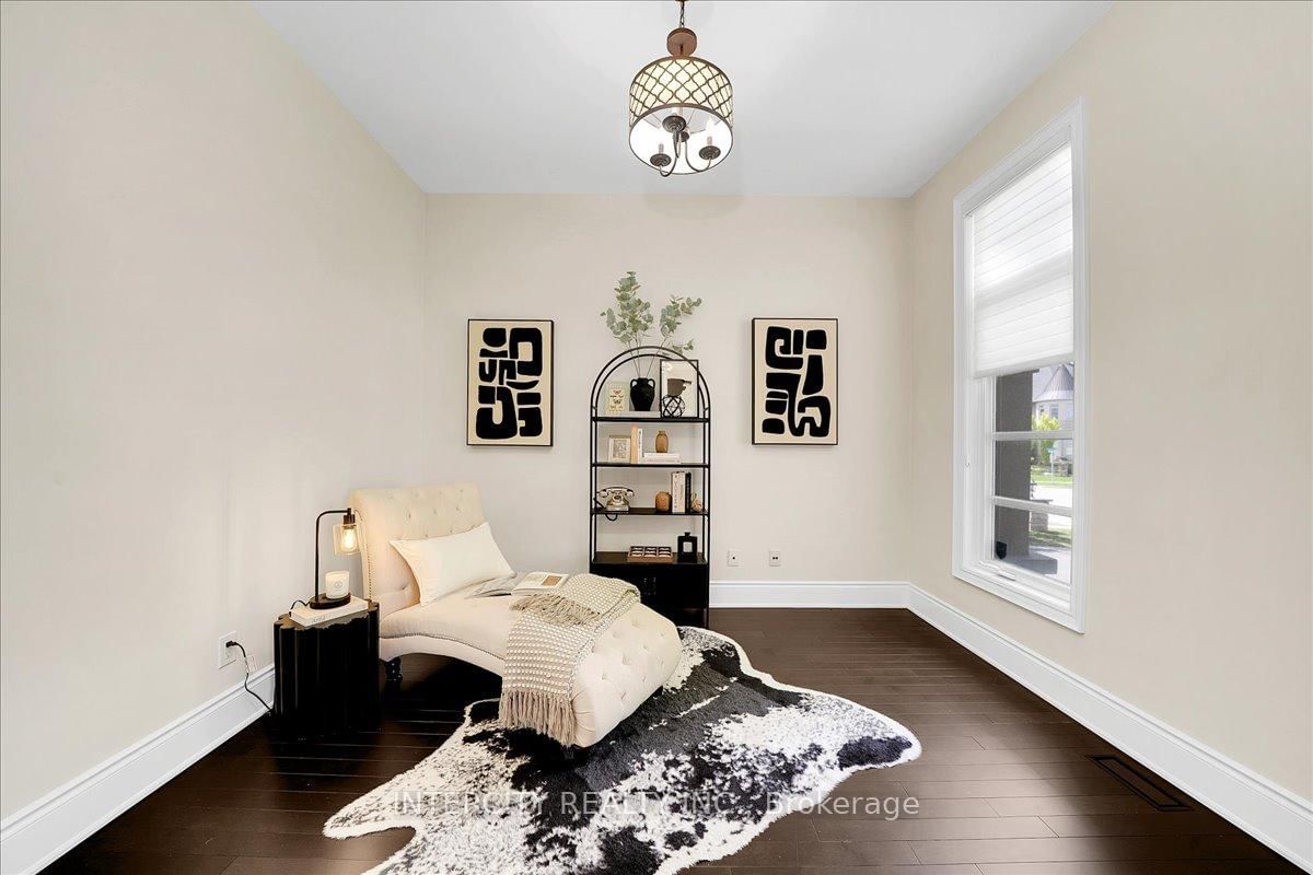 233 Carisbrooke Circle • Aurora, ON photo 9