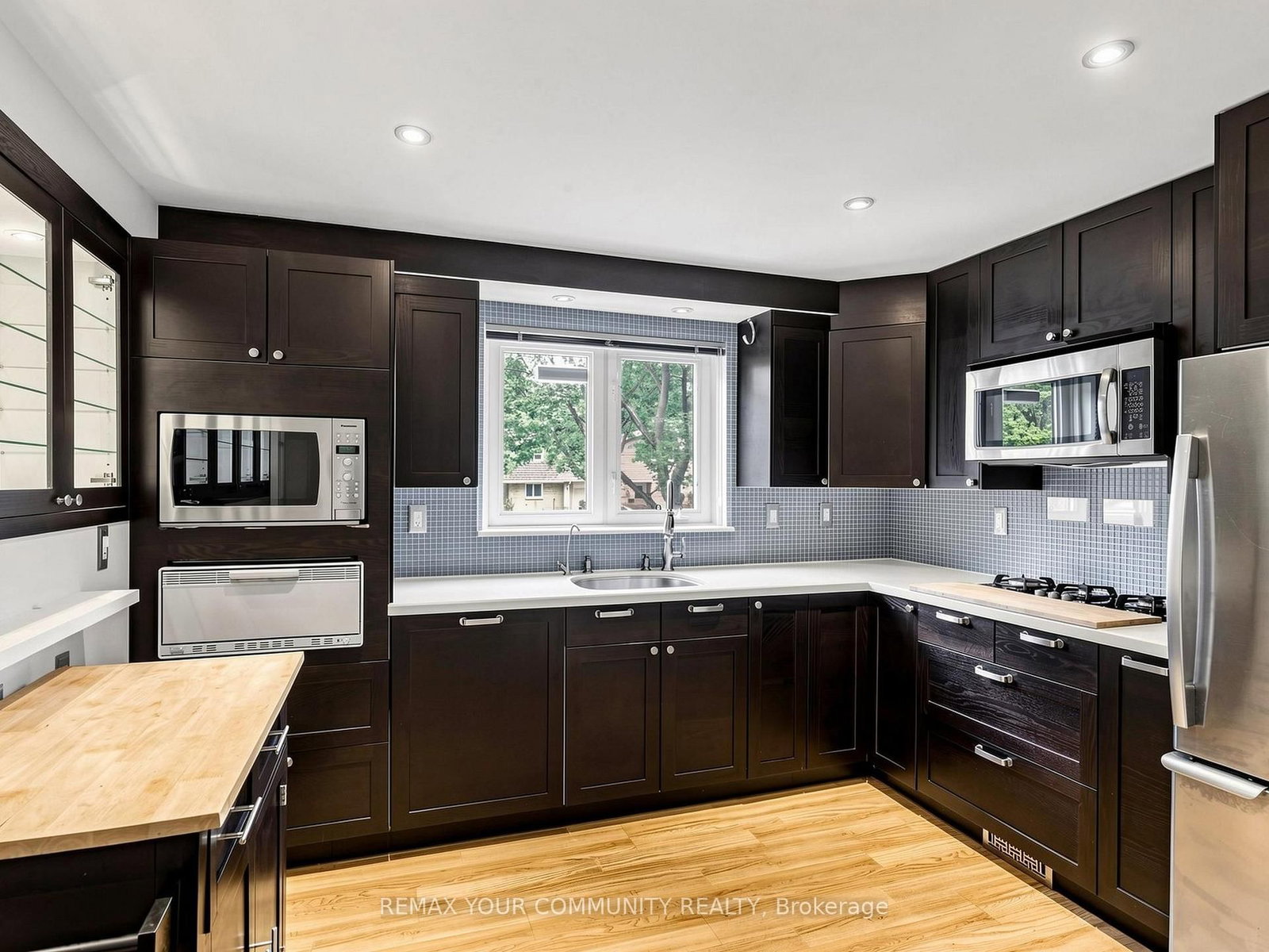 75 St. Andrews Court • Aurora, ON photo 10