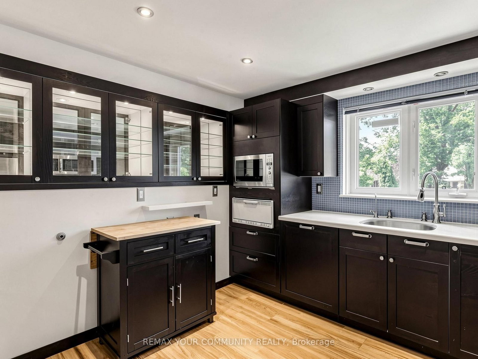 75 St. Andrews Court • Aurora, ON photo 11