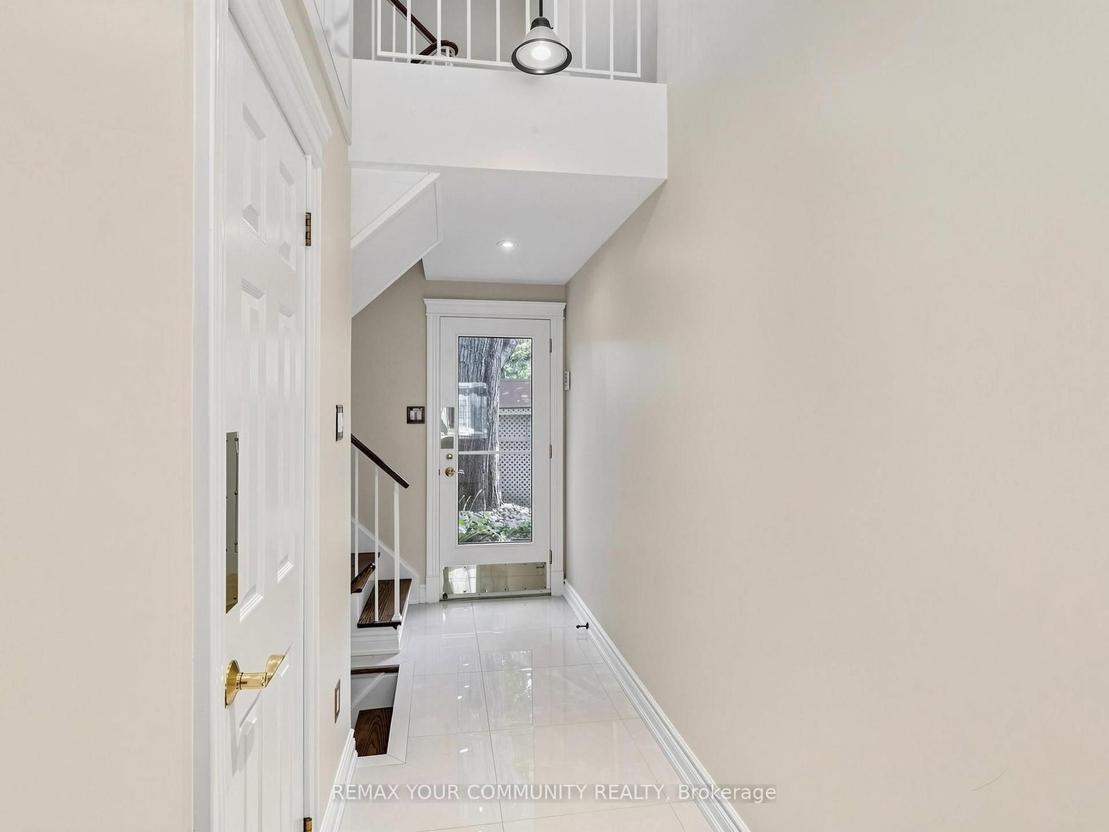 75 St. Andrews Court • Aurora, ON photo 13