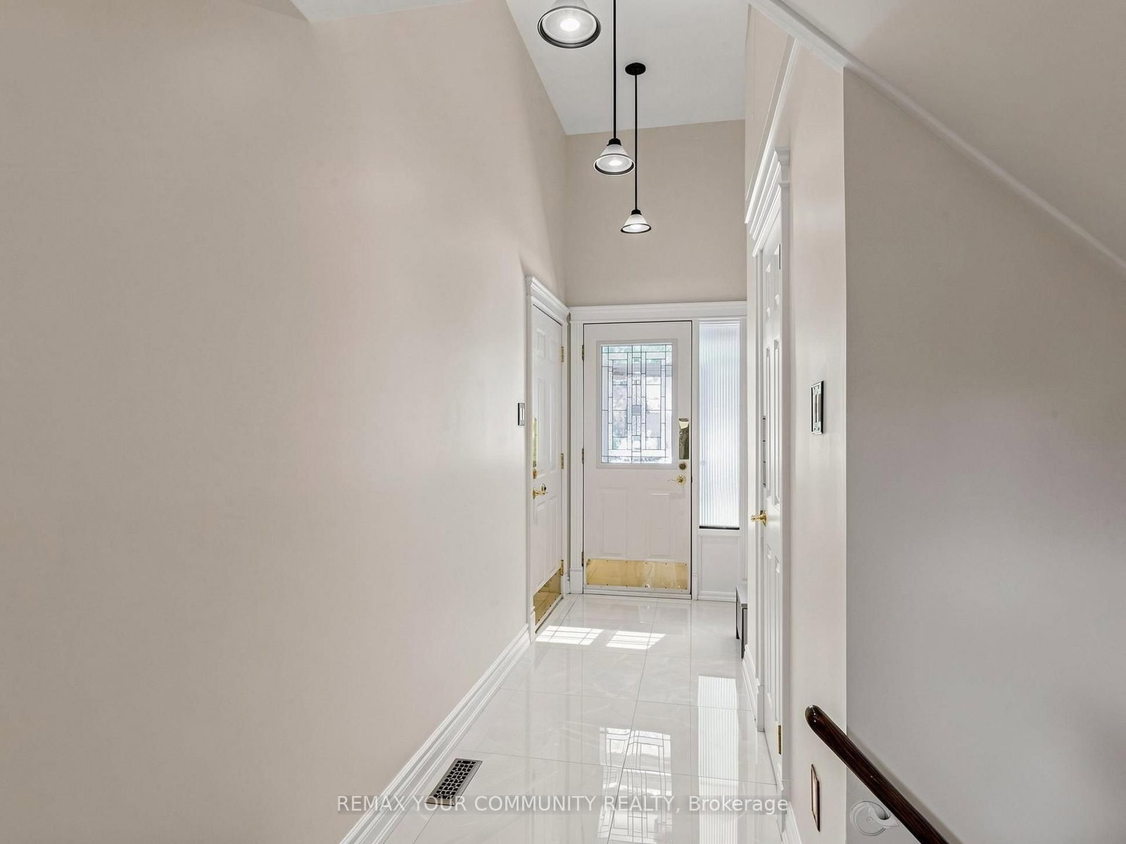 75 St. Andrews Court • Aurora, ON photo 16
