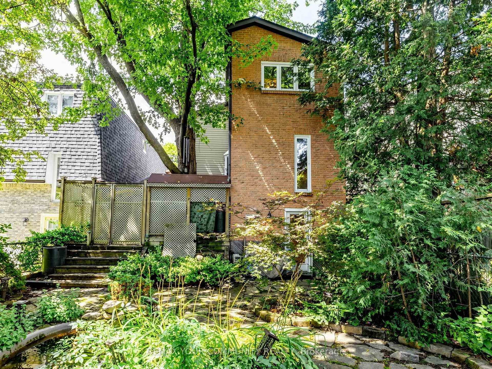 75 St. Andrews Court • Aurora, ON photo 48