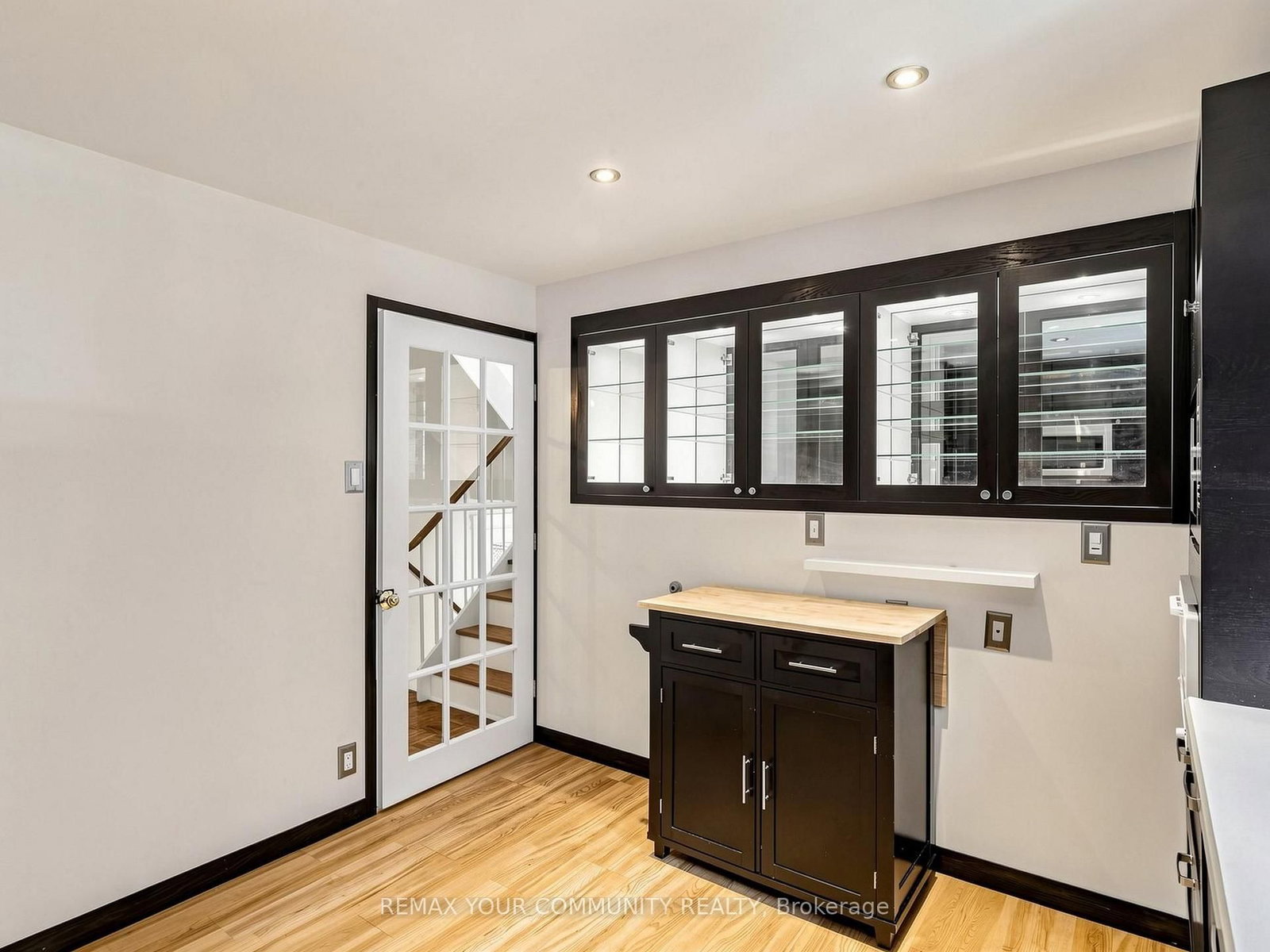 75 St. Andrews Court • Aurora, ON photo 8