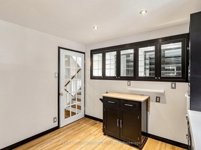 75 St. Andrews Court • Aurora, ON photo 8