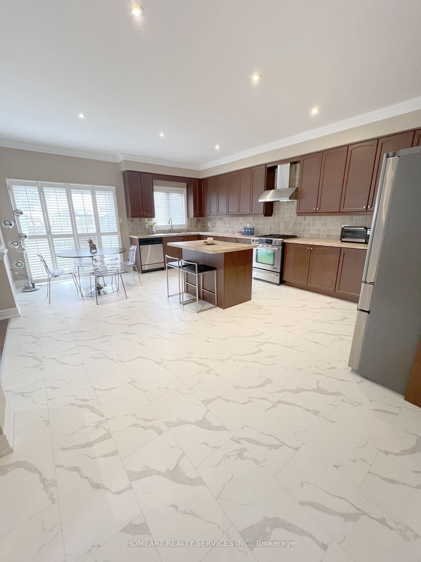 596 Vellore Park Avenue N • Vaughan, ON photo 11