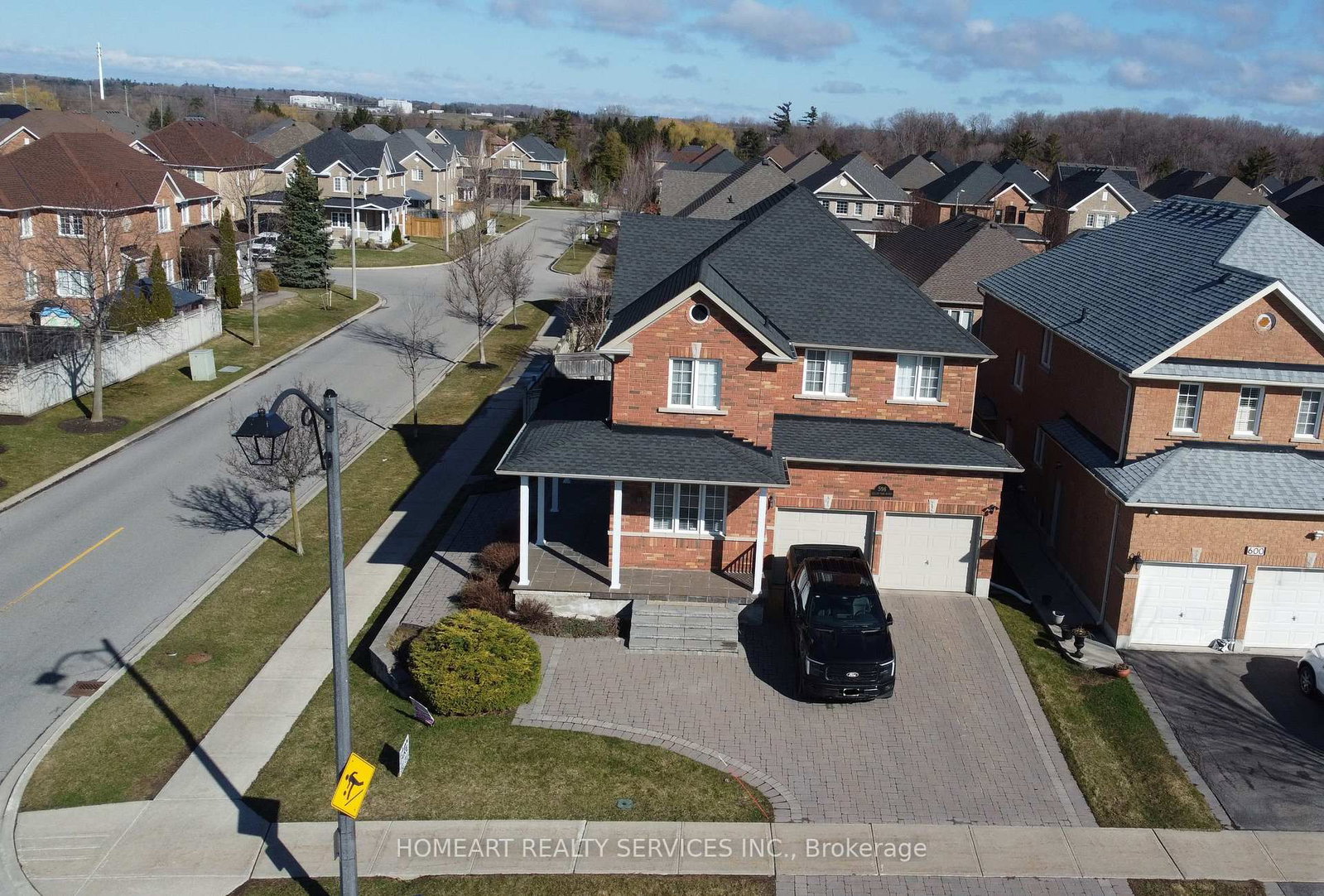 596 Vellore Park Avenue N • Vaughan, ON photo 3