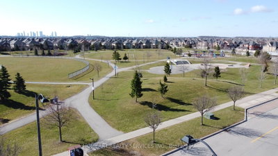 596 Vellore Park Avenue N • Vaughan, ON photo 5