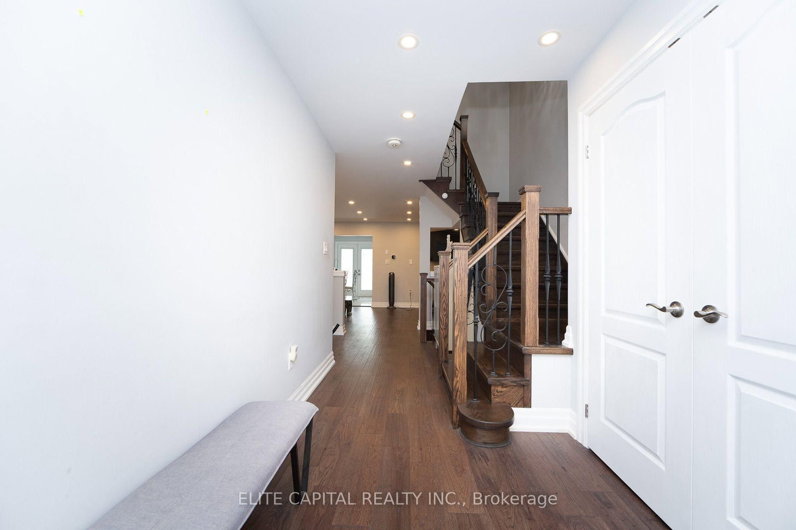 405 King Street E • East Gwillimbury, ON photo 2