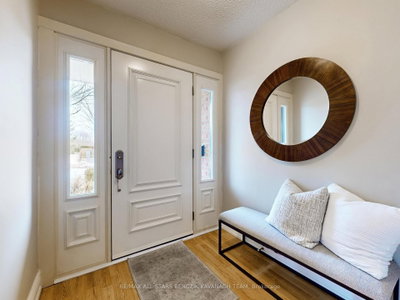 30 Sir Caradoc Place • Markham, ON photo 3