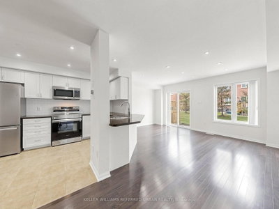 50 Edwin Pearson Street • Aurora, ON photo 4