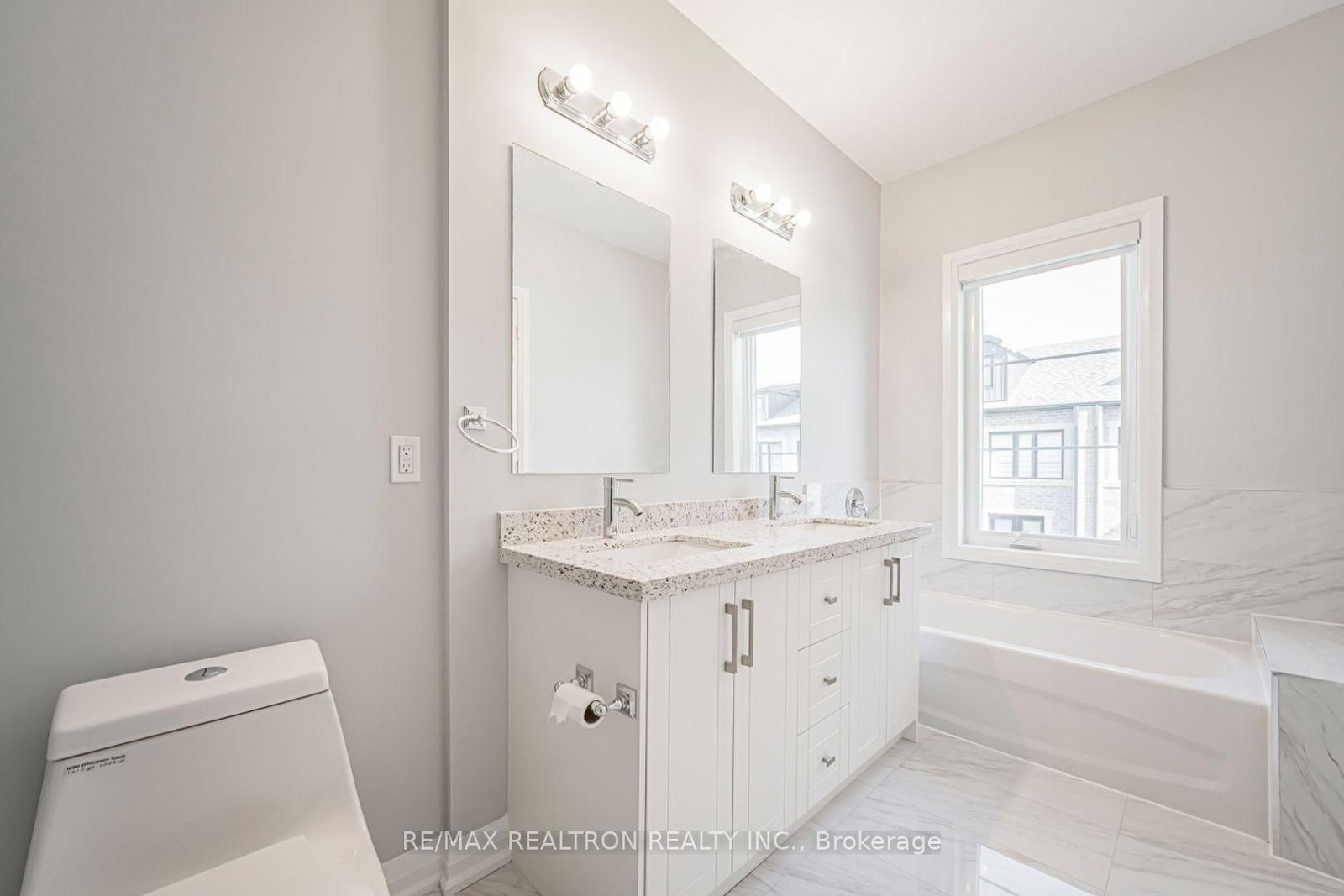 260 Eagle Street • #22 • Newmarket, ON photo 31