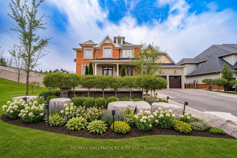 37 Country Club Crescent