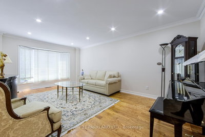 112 Strathearn Avenue • Richmond Hill, ON photo 4