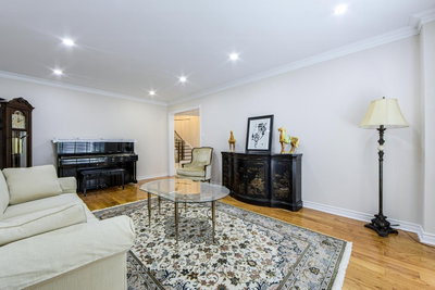 112 Strathearn Avenue • Richmond Hill, ON photo 5