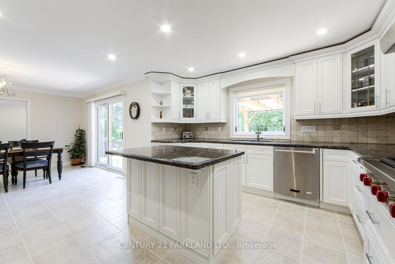 112 Strathearn Avenue • Richmond Hill, ON photo 8