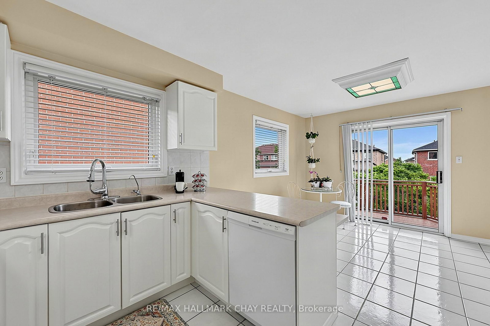 207 Melbourne Drive • Bradford West Gwillimbury, ON photo 10