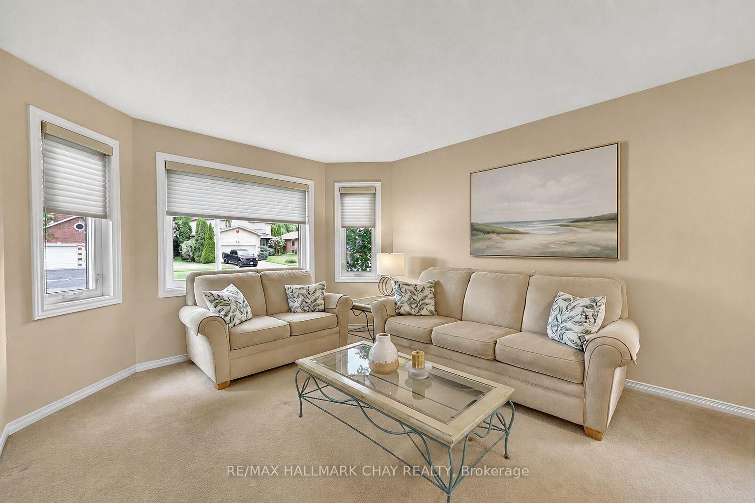 207 Melbourne Drive • Bradford West Gwillimbury, ON photo 4