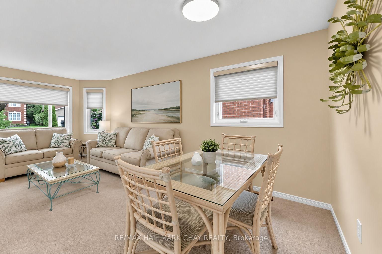 207 Melbourne Drive • Bradford West Gwillimbury, ON photo 6