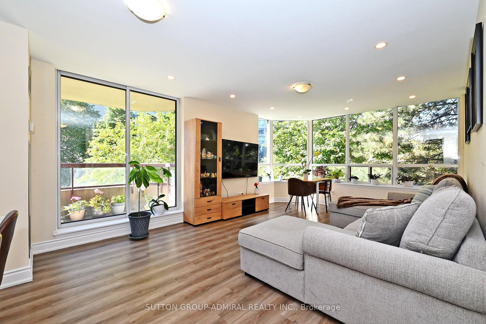 91 Townsgate Drive • #203 • Vaughan, ON photo 4