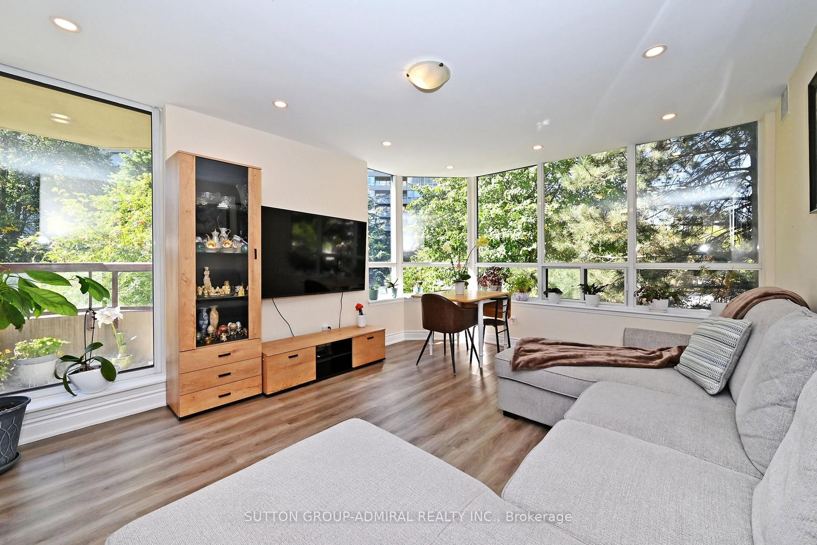 91 Townsgate Drive • #203 • Vaughan, ON photo 6