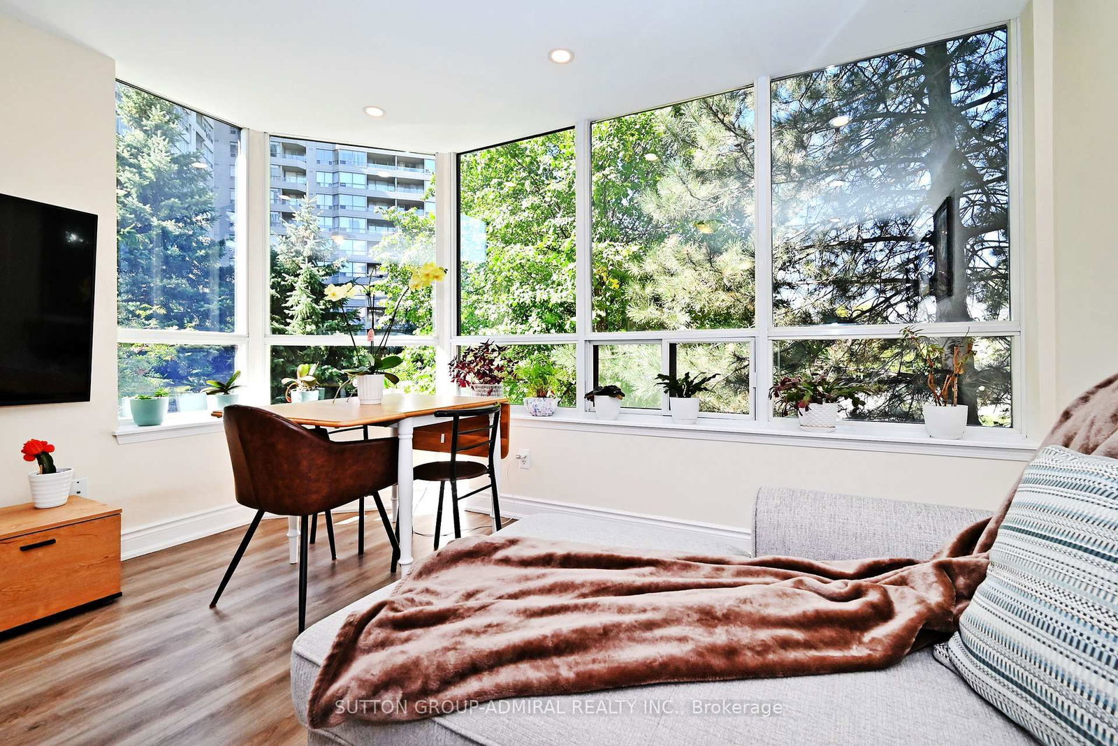 91 Townsgate Drive • #203 • Vaughan, ON photo 9