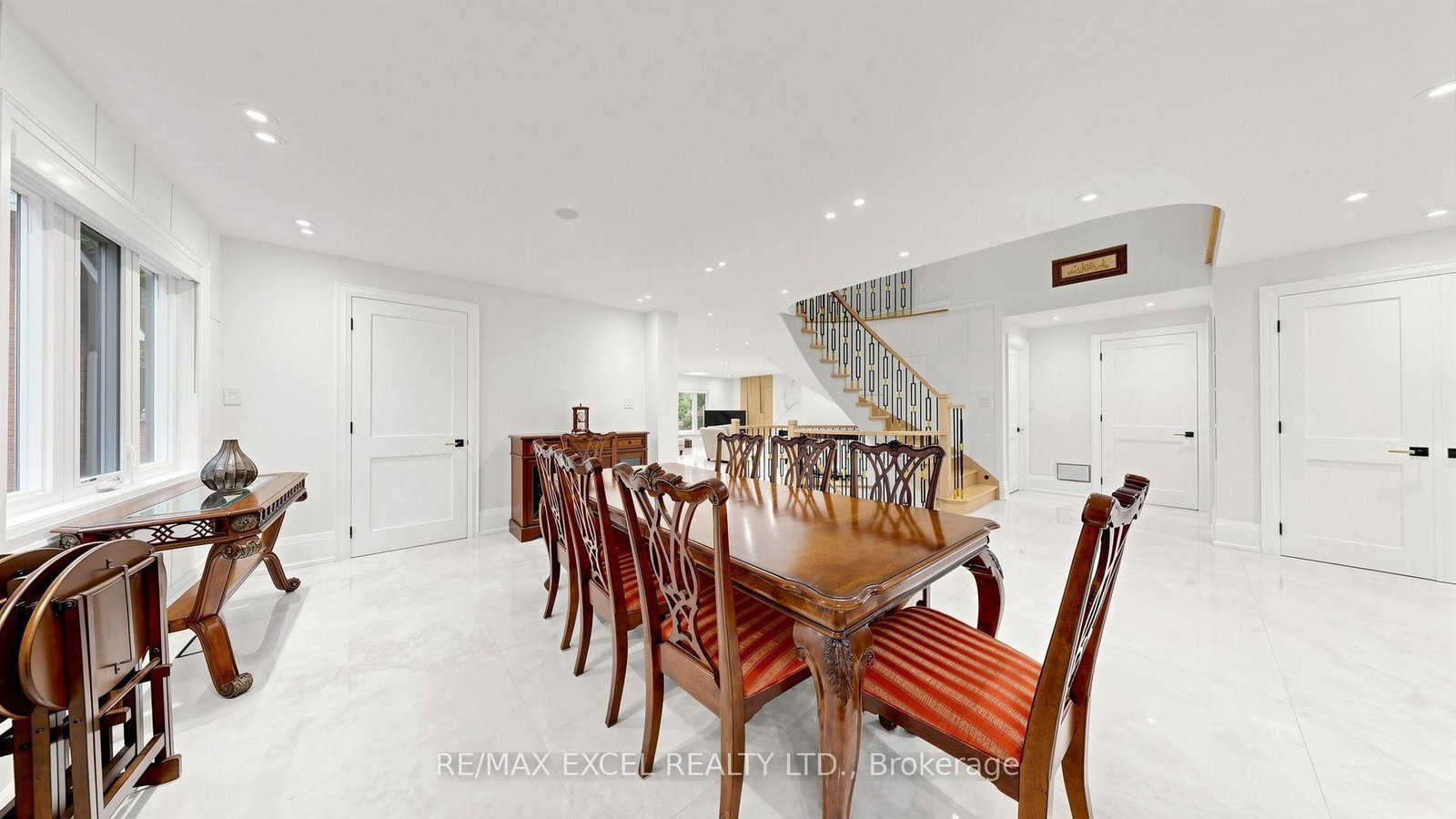 2B Trinity Crescent • Richmond Hill, ON photo 11