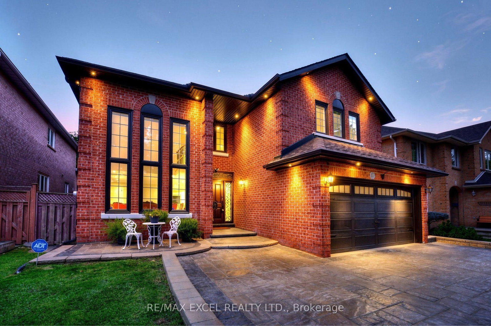 2B Trinity Crescent • Richmond Hill, ON photo 2