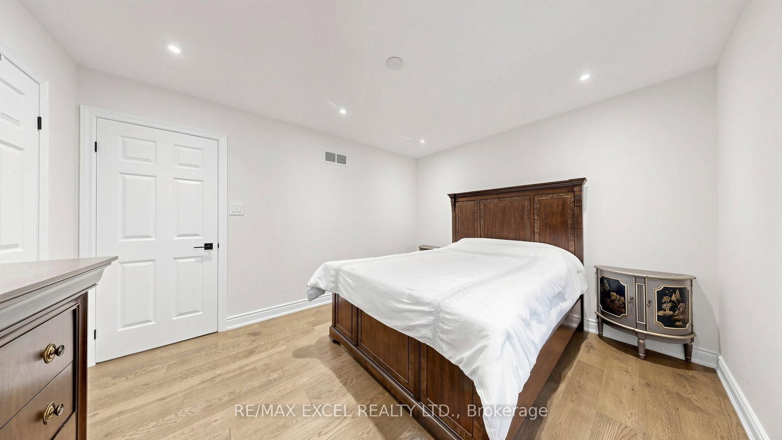 2B Trinity Crescent • Richmond Hill, ON photo 33