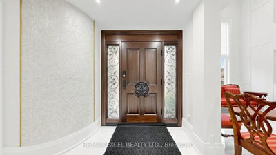 2B Trinity Crescent • Richmond Hill, ON photo 5
