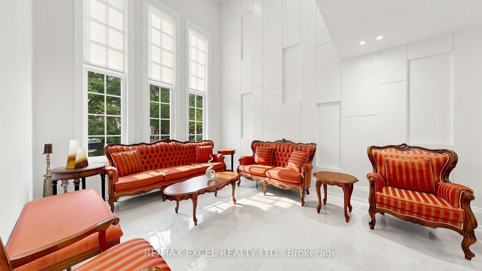 2B Trinity Crescent • Richmond Hill, ON photo 6