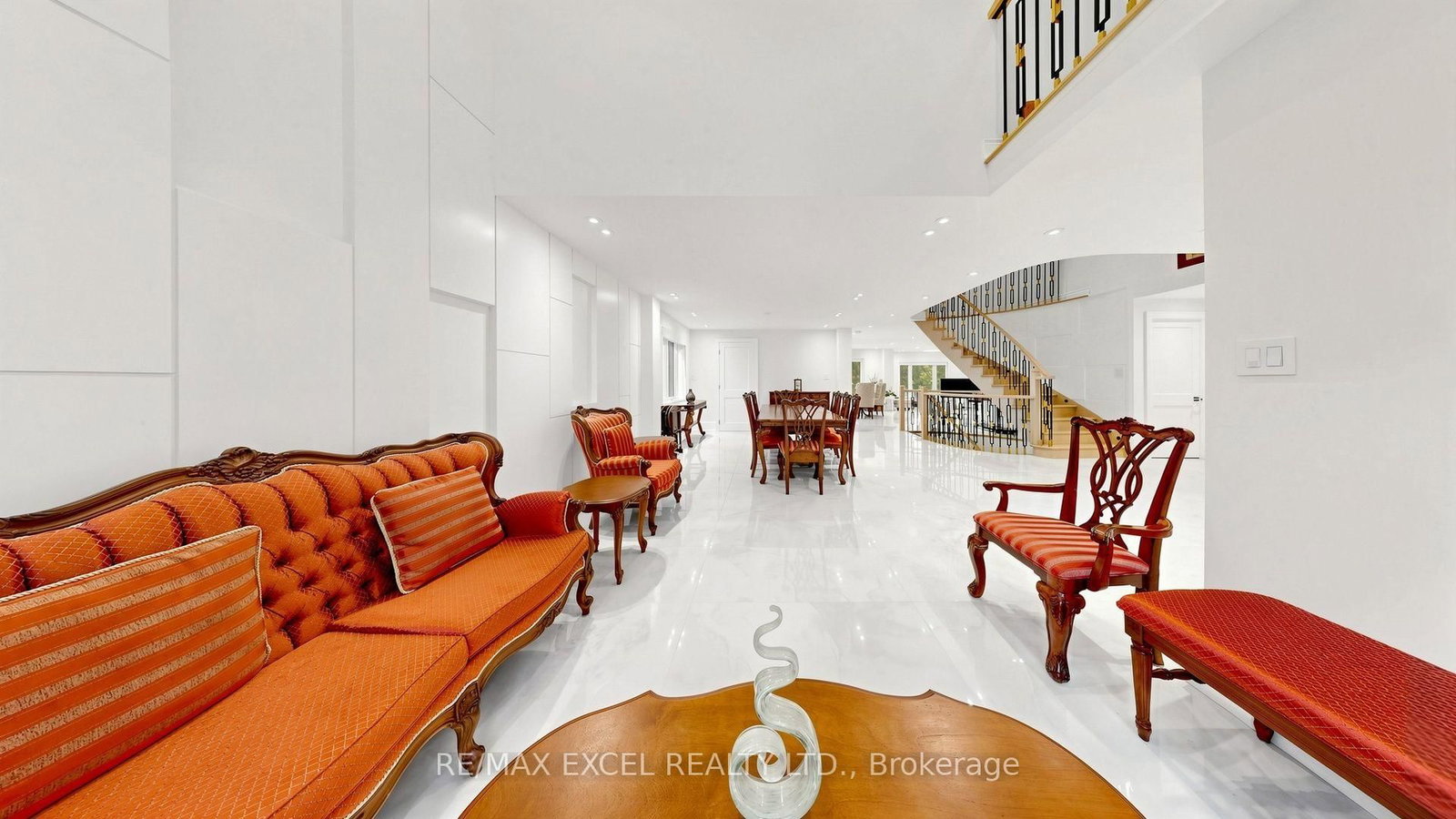 2B Trinity Crescent • Richmond Hill, ON photo 8