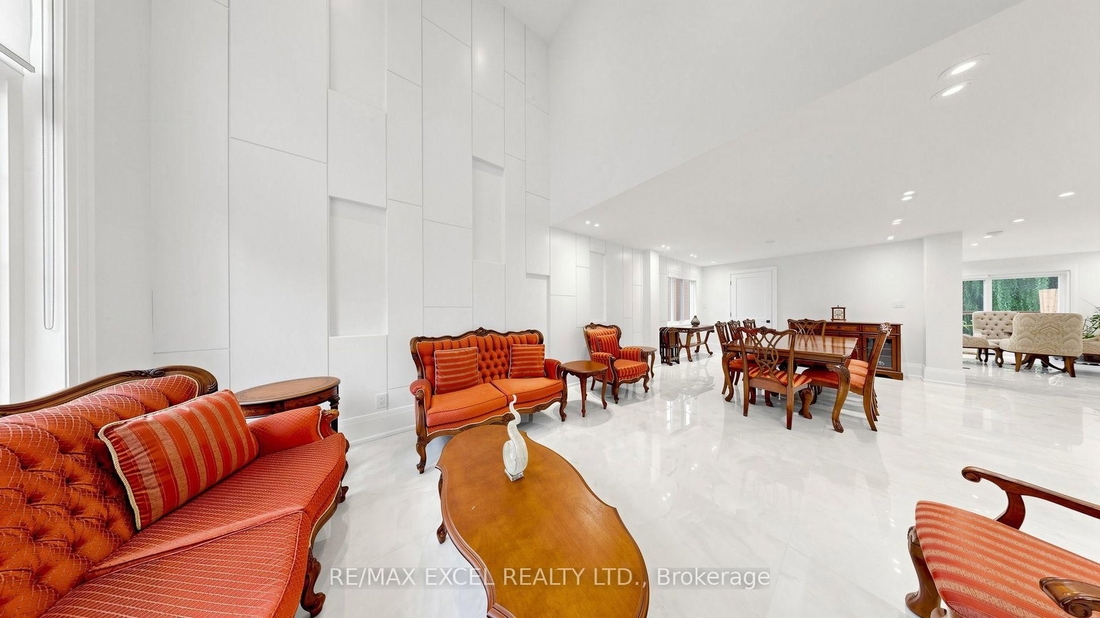 2B Trinity Crescent • Richmond Hill, ON photo 9