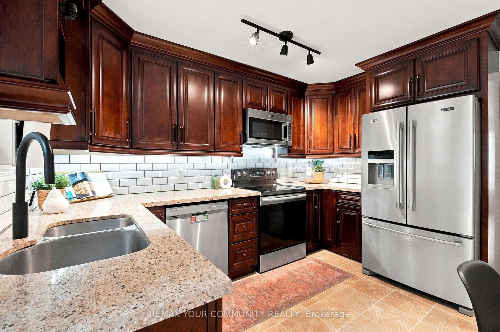 19 De Geer Street • Georgina, ON photo 18