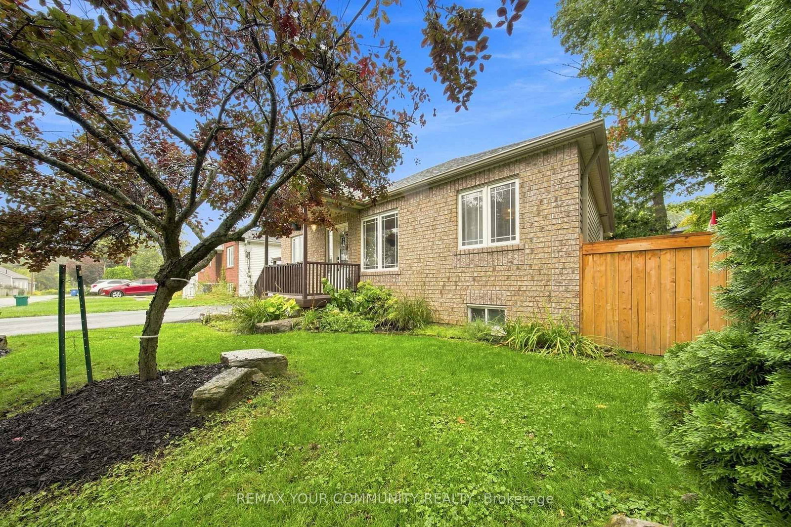 19 De Geer Street • Georgina, ON photo 4
