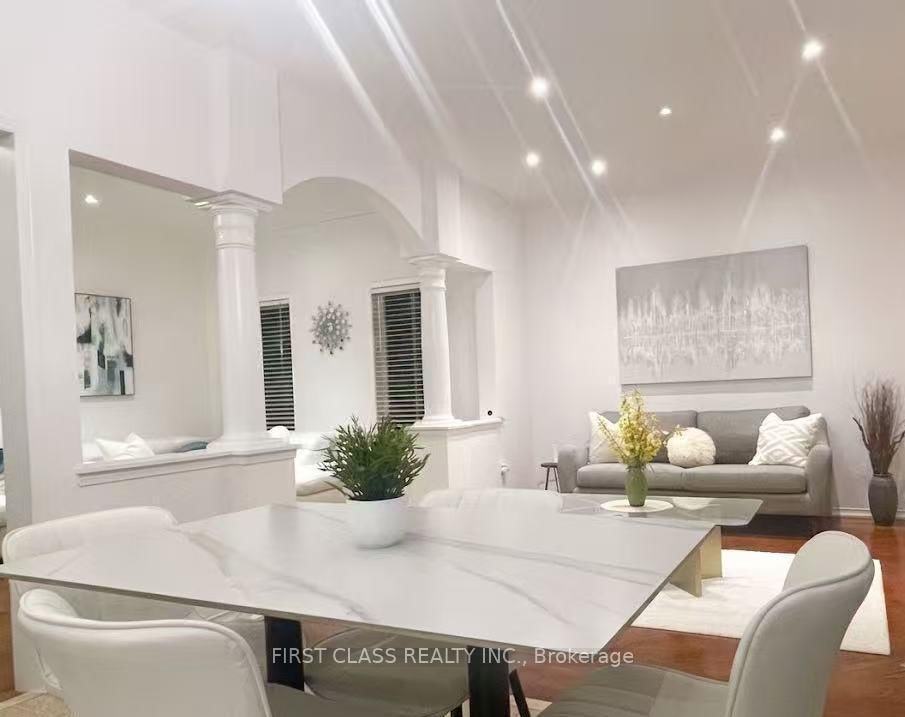 79 Carnoustie Crescent • Richmond Hill, ON photo 5