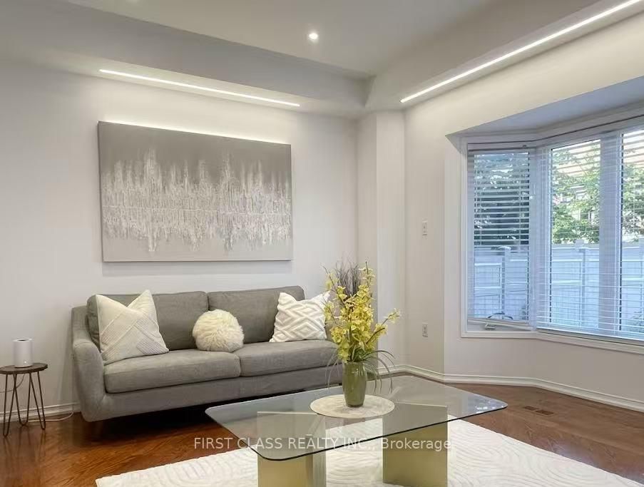 79 Carnoustie Crescent • Richmond Hill, ON photo 8