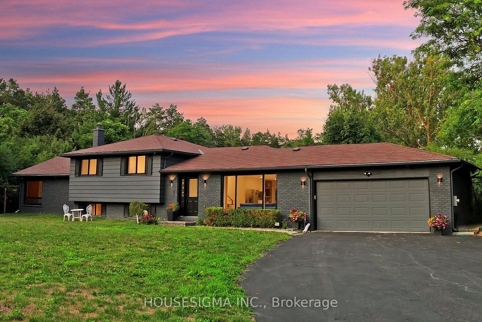 14639 Leslie Street • Aurora, ON photo 1