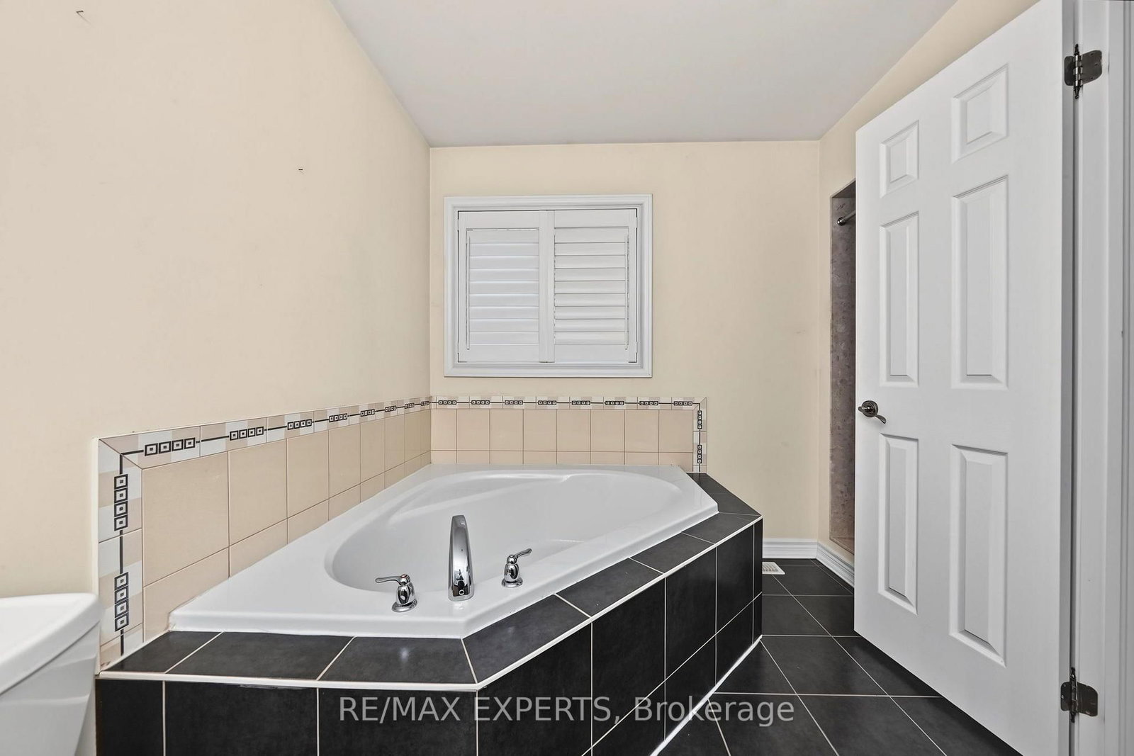 39 Naylor Drive • Bradford West Gwillimbury, ON photo 32