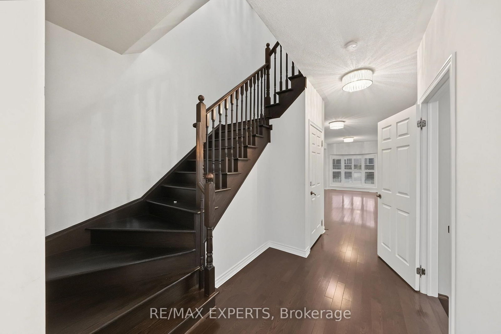 39 Naylor Drive • Bradford West Gwillimbury, ON photo 4