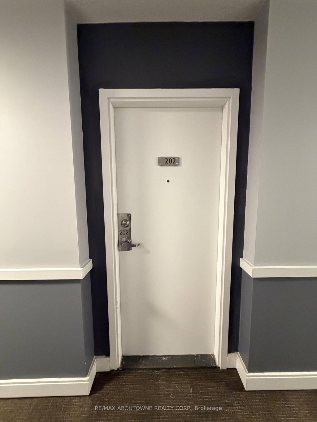602 - 145 Wellington Street W 2