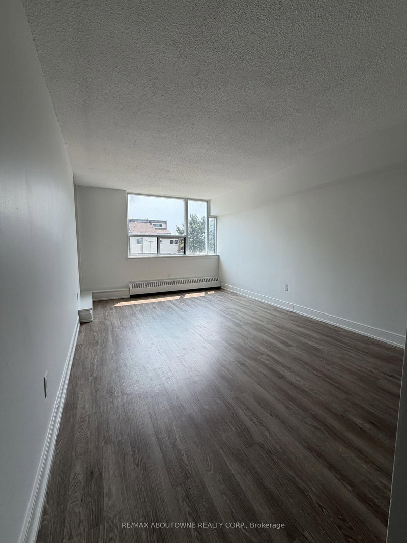 602 - 145 Wellington Street W