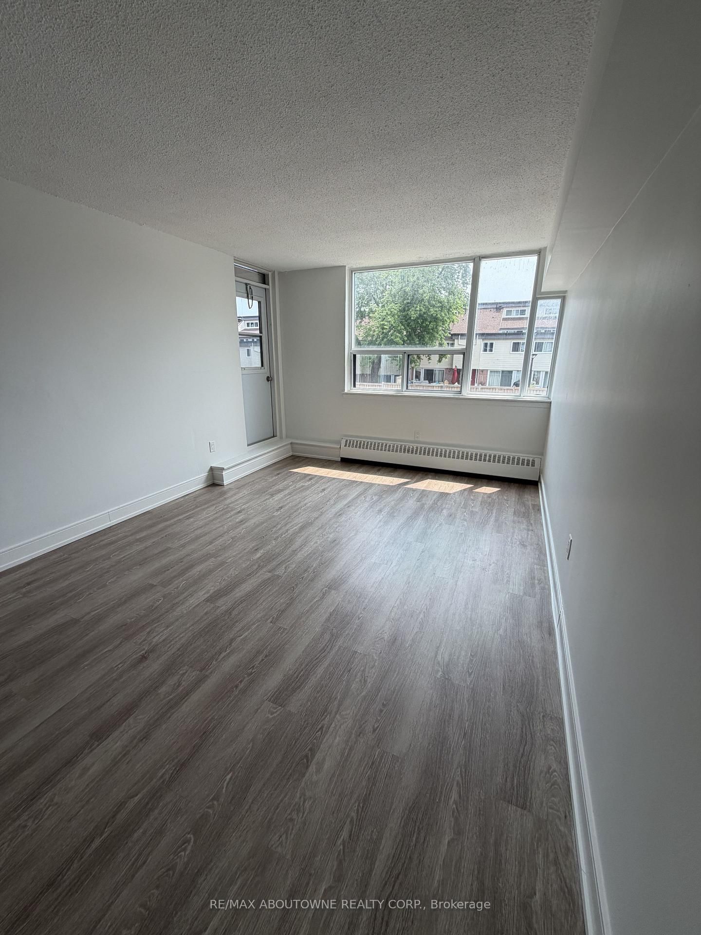 602 - 145 Wellington Street W, Aurora 4