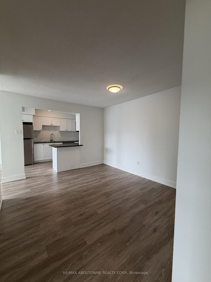 145 Wellington St W photo 5