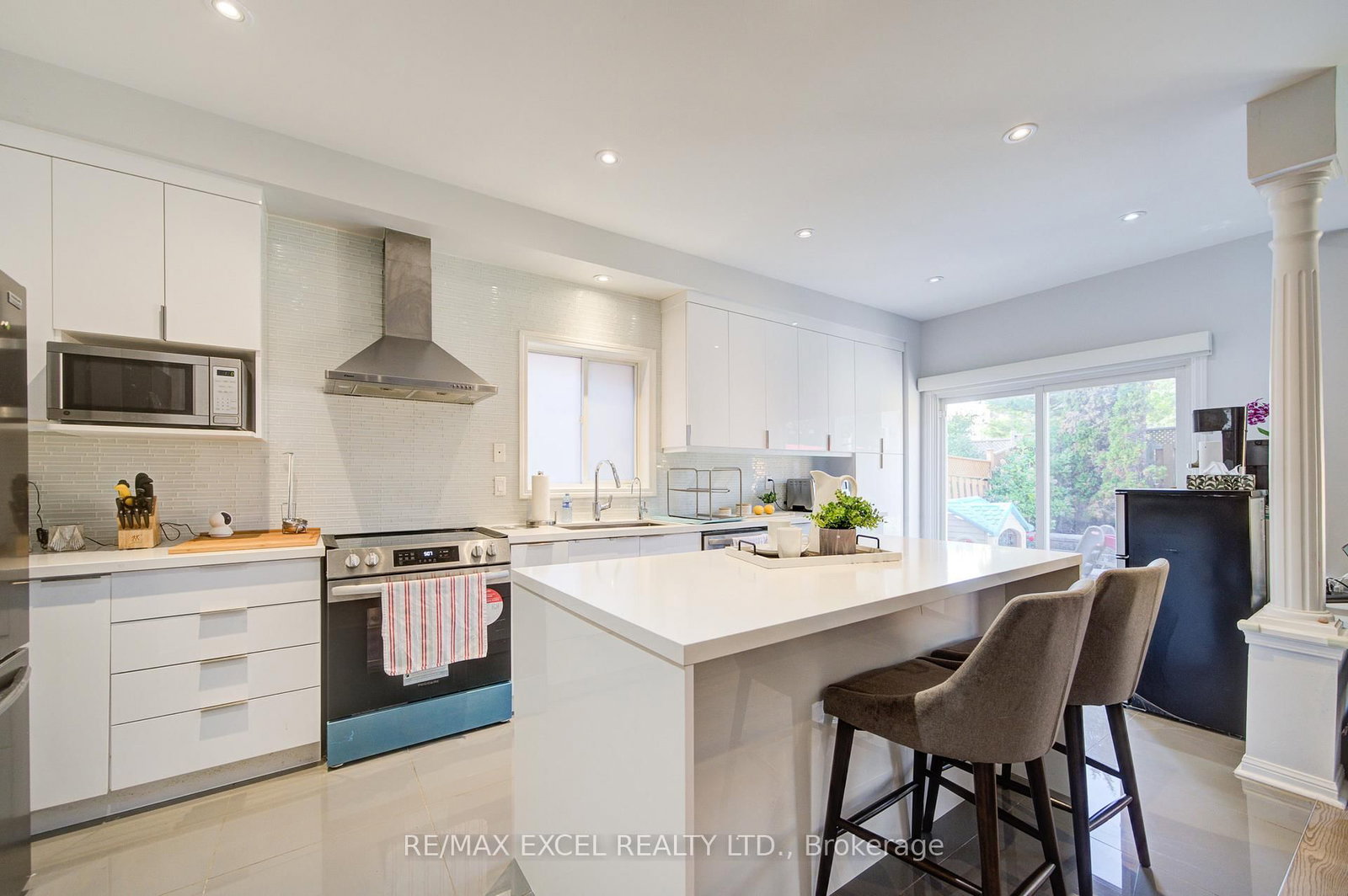6 Sapphire Drive • Richmond Hill, ON photo 16