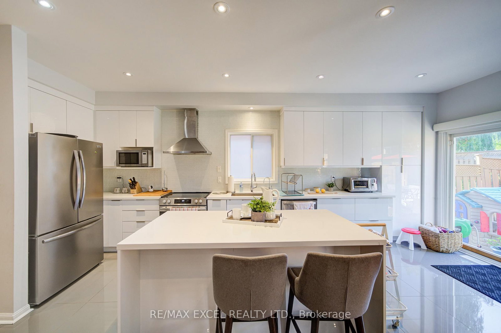 6 Sapphire Drive • Richmond Hill, ON photo 18