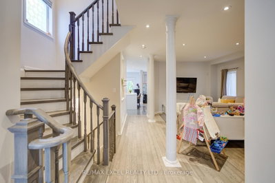 6 Sapphire Drive • Richmond Hill, ON photo 5