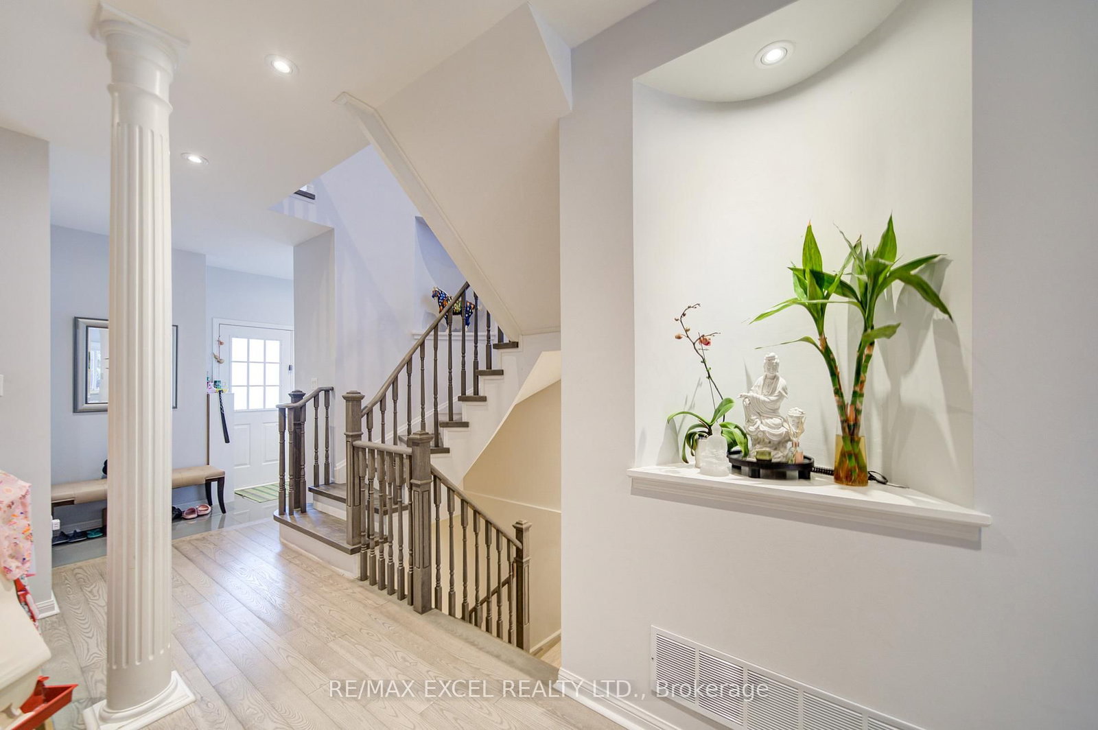 6 Sapphire Drive • Richmond Hill, ON photo 9