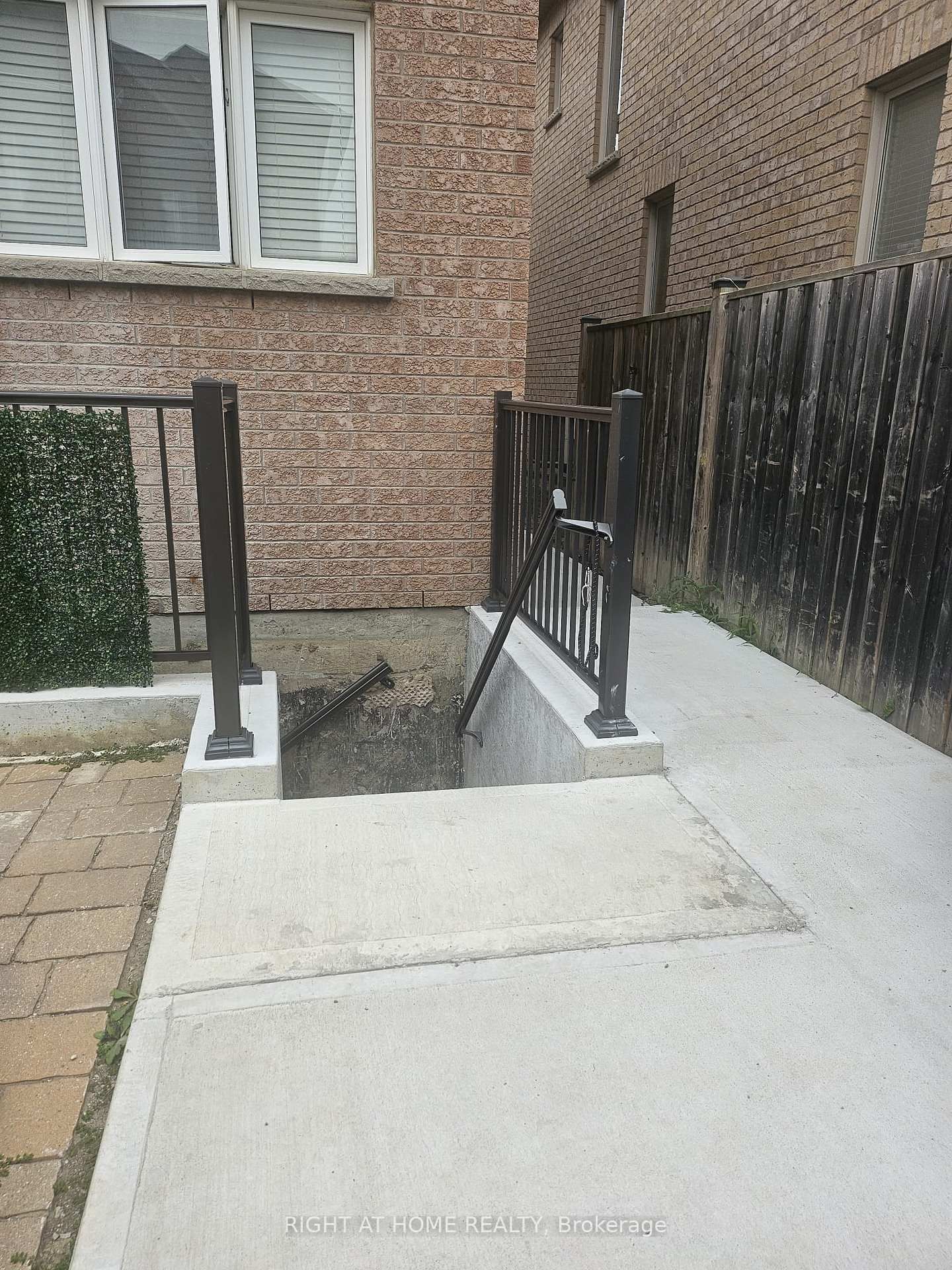 Lower unit - 83 Acer Crescent, Whitchurch-Stouffville 3
