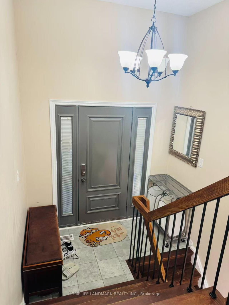 Upper - 83 Snowshoe Crescent