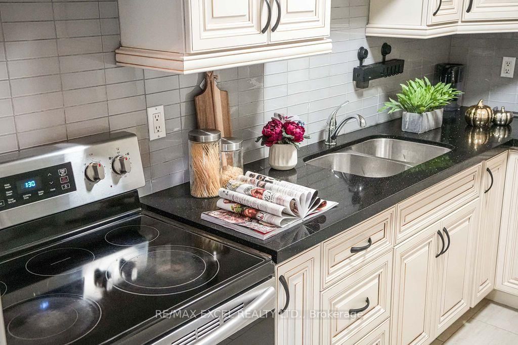 4 Harris Way • Markham, ON photo 9